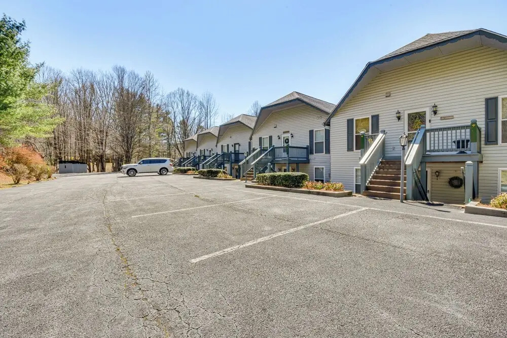 Newly Renovated Sky Valley Condo w/ Mtn Views