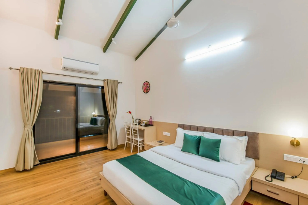 SaffronStays Amaltas, Nashik-10 Bedroom Pool Villa For Large Groups And Corporate Offsites
