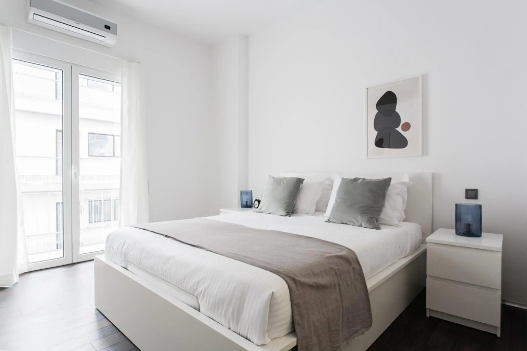 Industrial 1BR Apartment in Ampelokipoi Area by UPSTREET