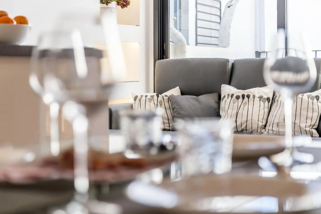 CENTER-Luxurious 1BR, 1BA-Terrace, WI-FI, A/C