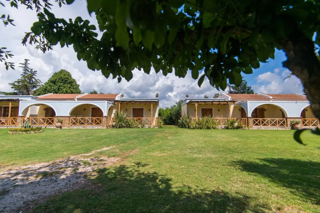 Trikalioti\s Lush Estate Apartments