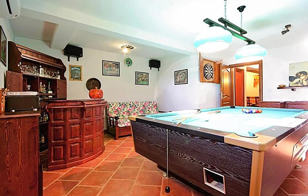 Gorgeous Home In Buje