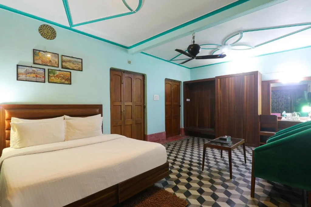 Hotel East View