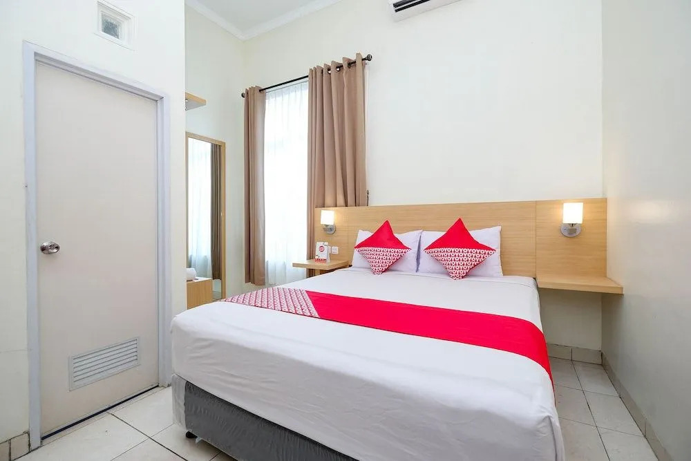 OYO 2428 Trision Hostel