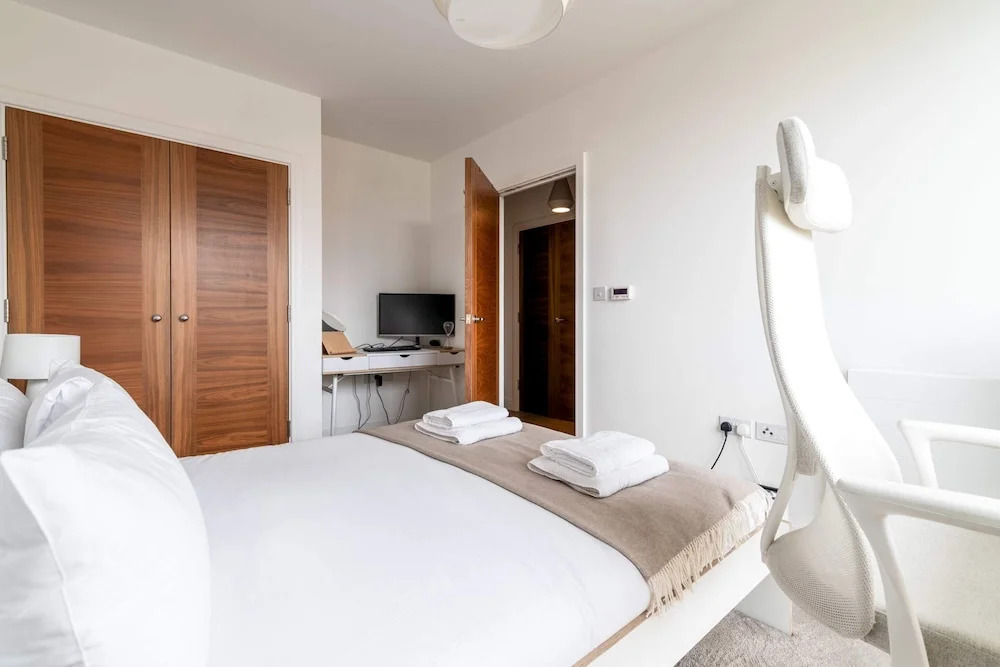 Modern Brixton Jewel Apartment