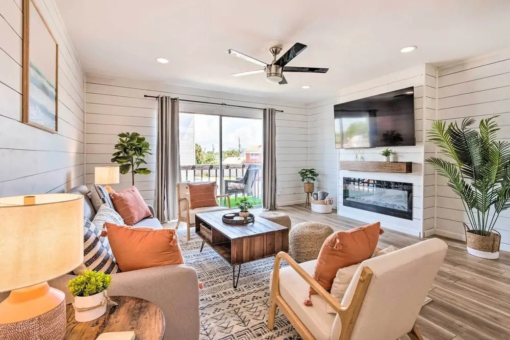 Chic Fort Walton Condo ~ 2 Blocks to Beach!