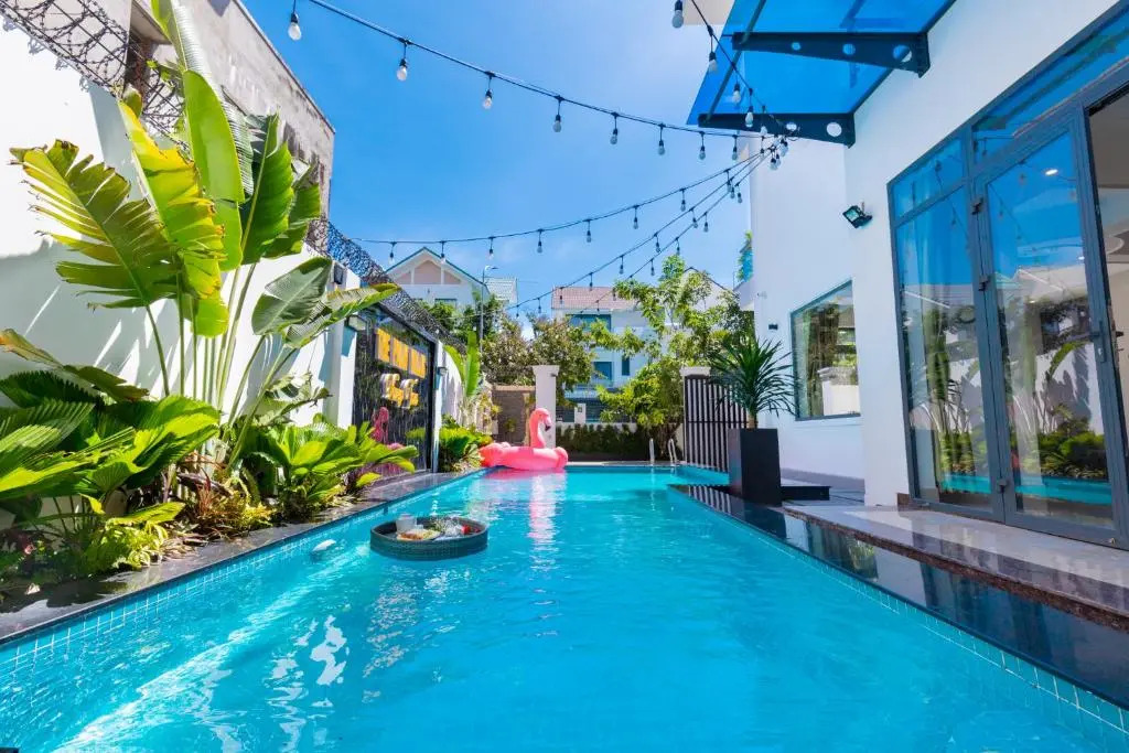 Palm Villa 34 ( Luxury Villa with 17 bed room, karaoke & bida inside)