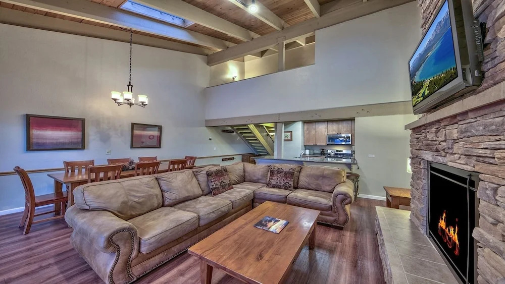628 Lake View