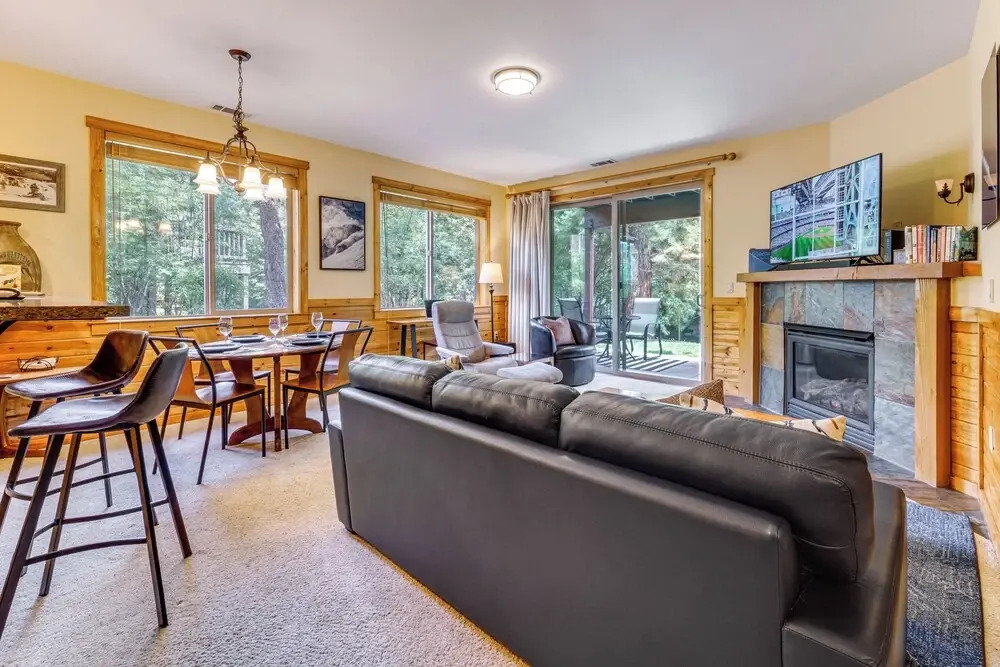 Boulders Truckee Condo Near Donner Lake + Skiing!