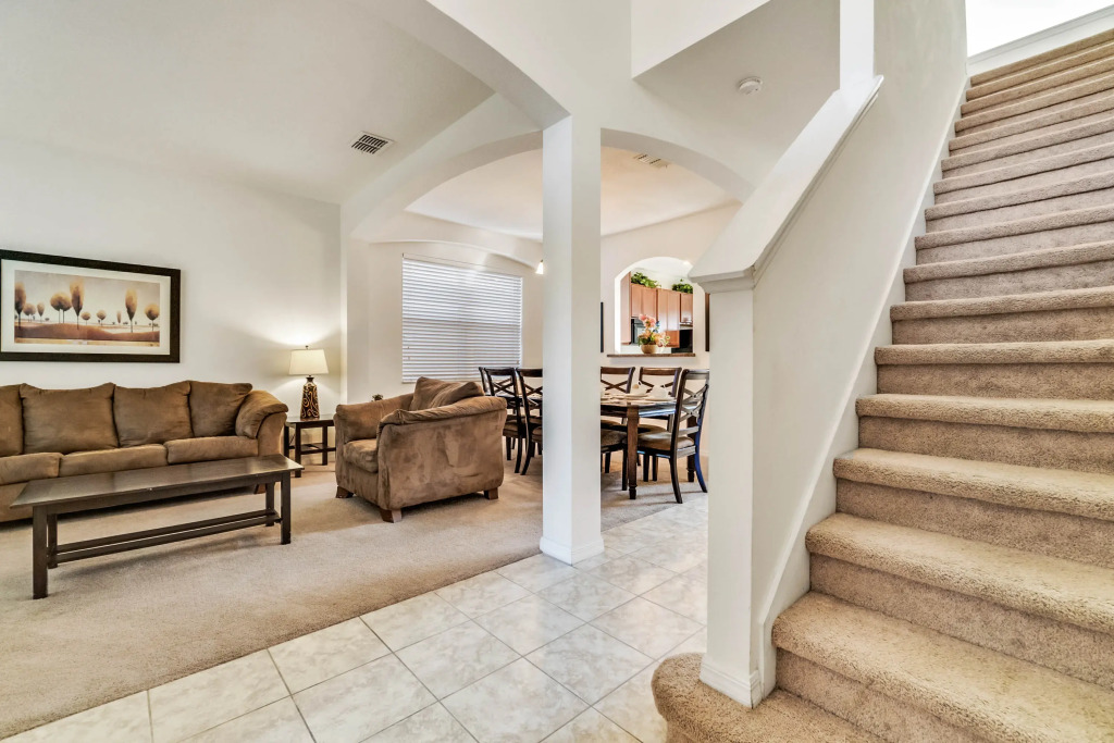 6 Bedrooms 4 Bathrooms Veranda Palms 4457 Np