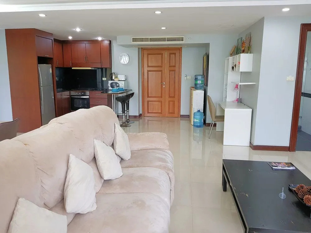 A Large 2 BR-3 Baths 207 Downtown