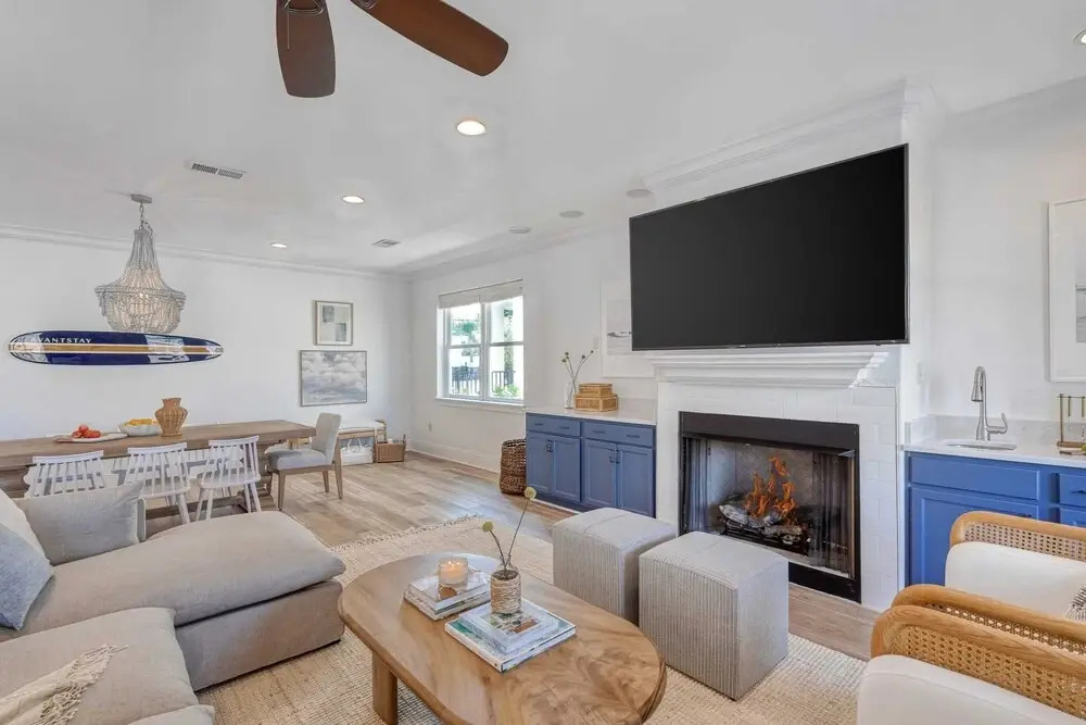 Sleeps 20, Private Pool, Putting Green, Walk to Beach Vitamin Sea by Avantstay