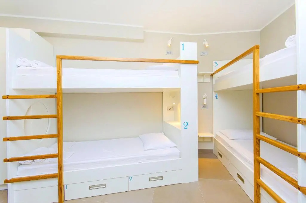 Hostel Dvor