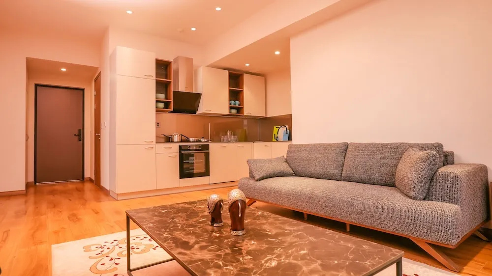 May Seven Service Apartment