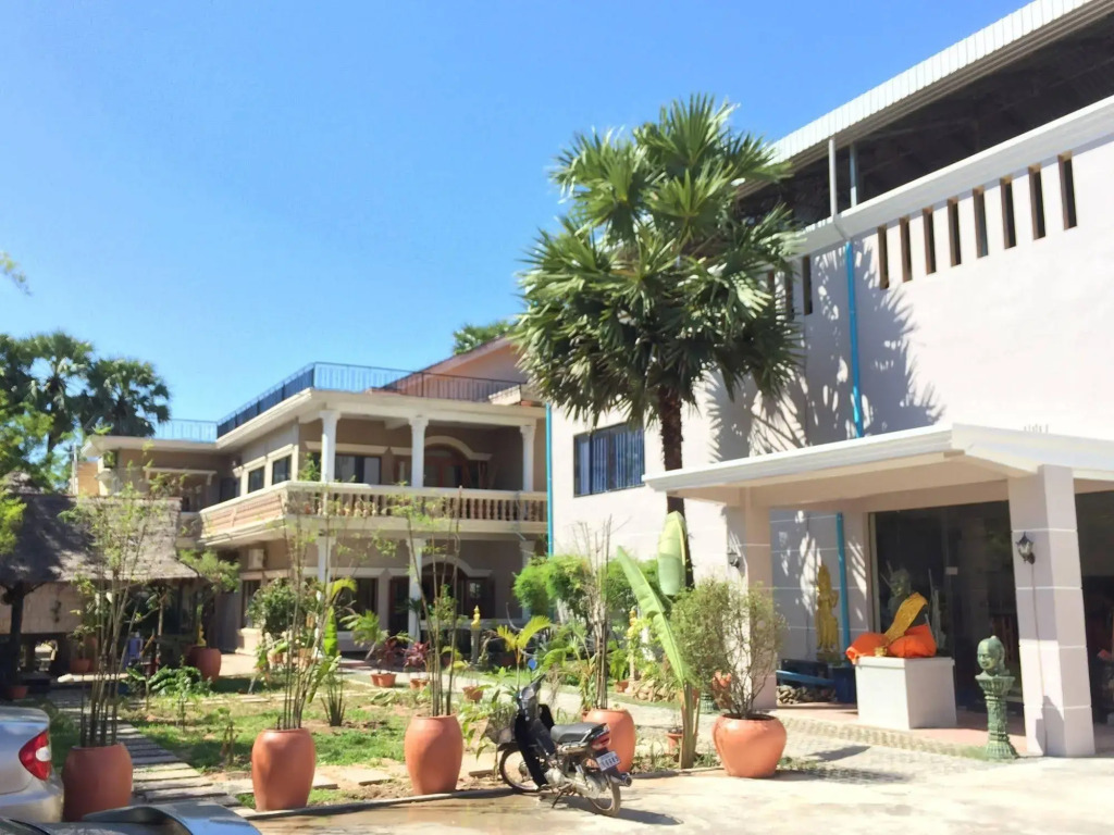 Le René Angkor Boutique