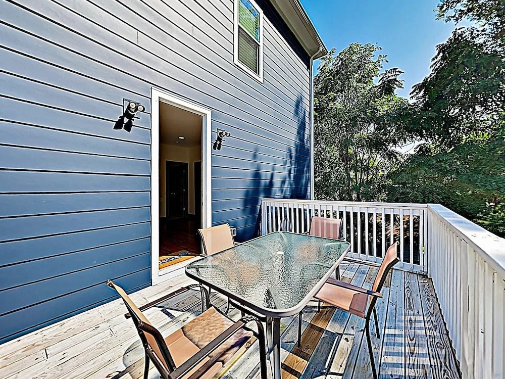 New Listing! Hip 3-story In East Nashville 4 Bedroom Home