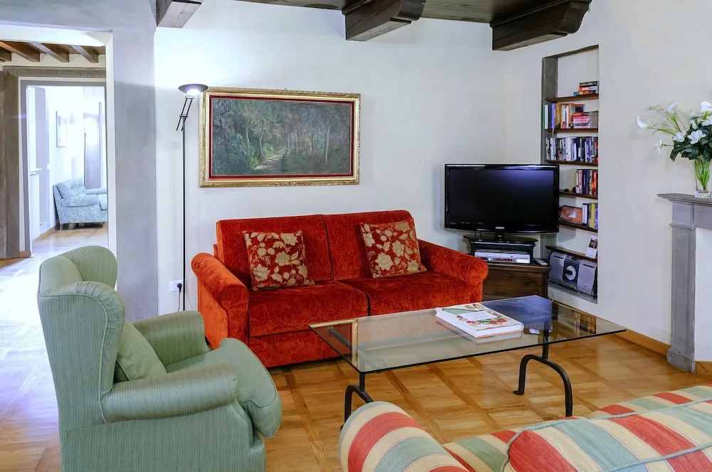 Corno Florentine Apartment