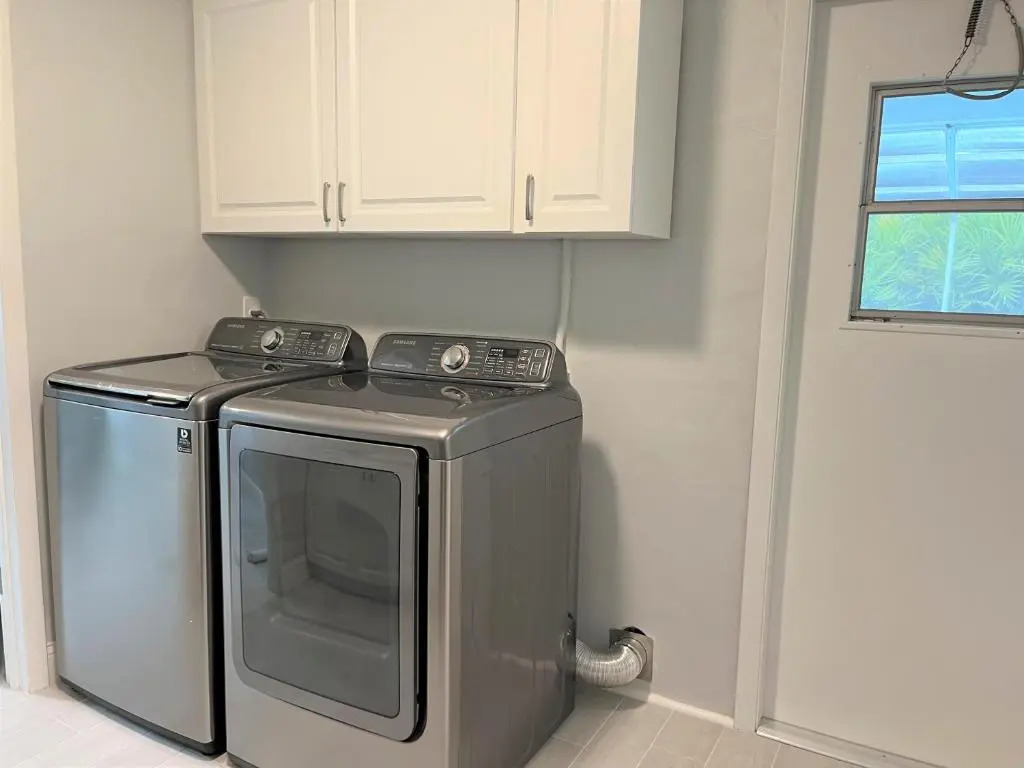 Luxury Stay Near Downtown & Beaches w/ Heated Pool