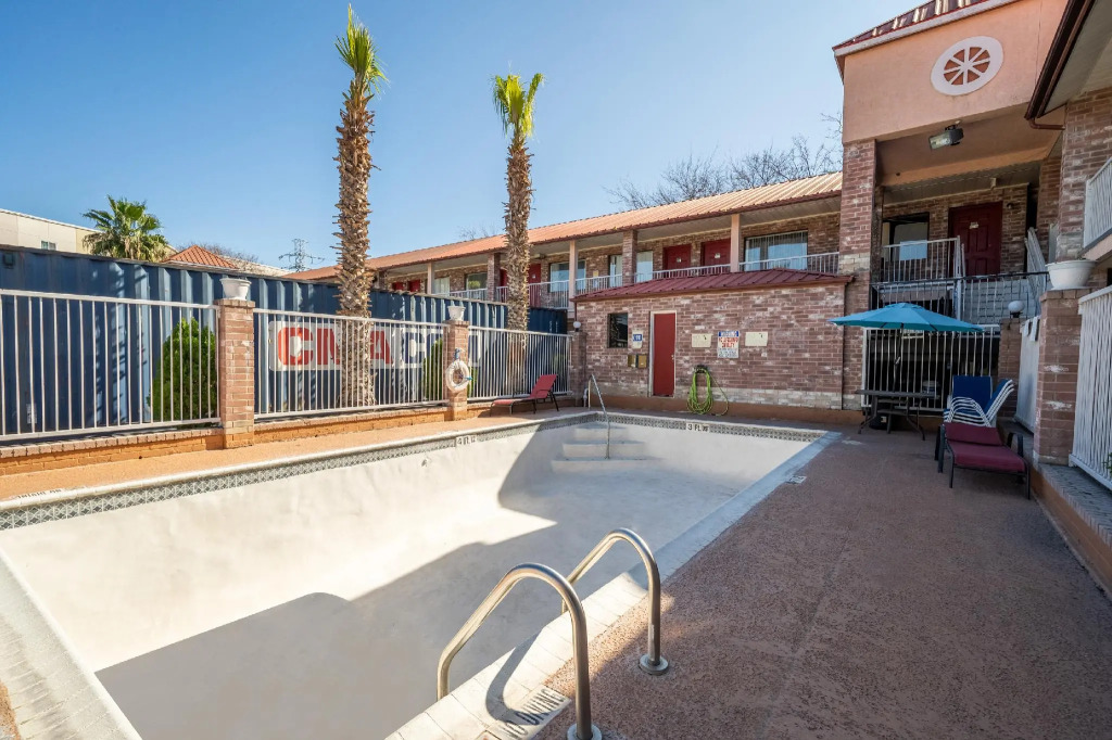 Econo Lodge Inn & Suites Downtown San Antonio