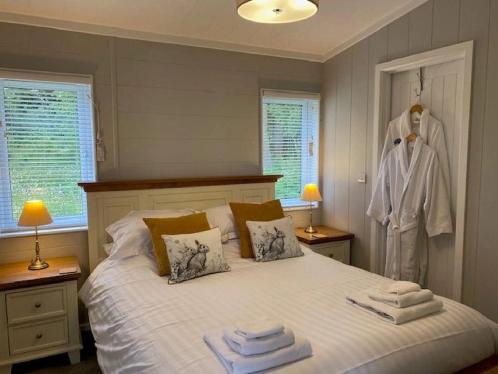 Hollicarrs - Wildflower Lodge