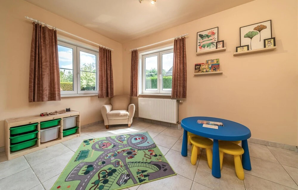 Beautiful Home In Oostduinkerke