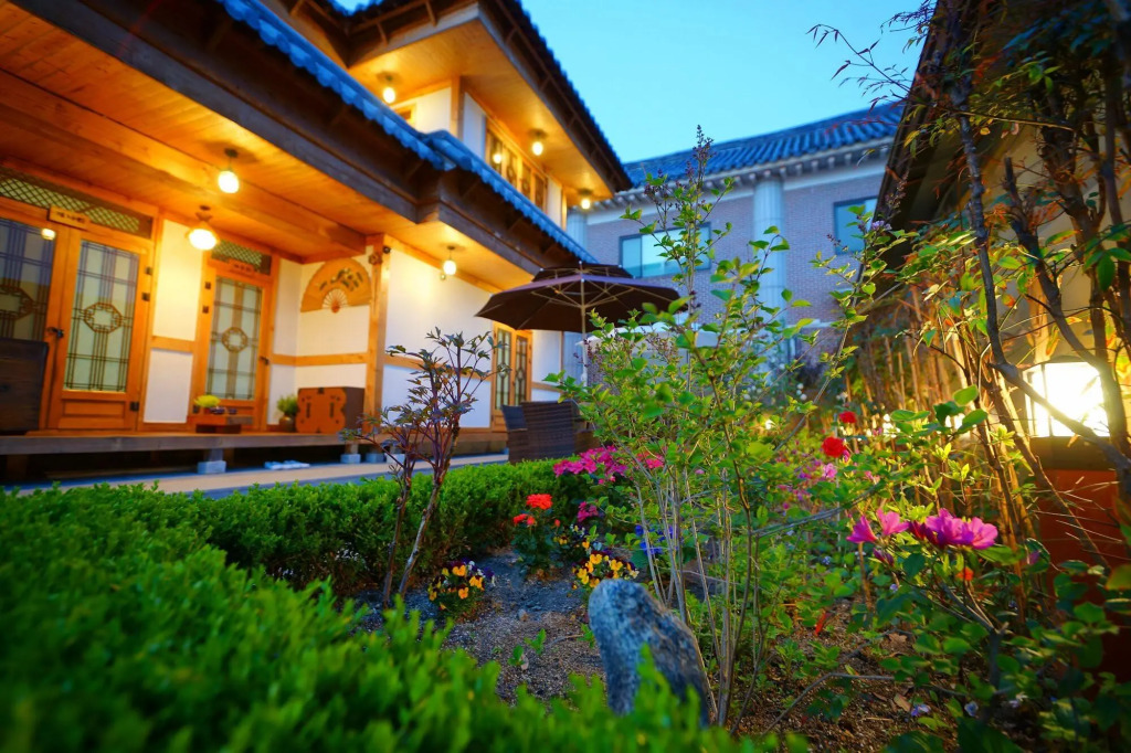 Jeonju Dwaejikkum Hanok