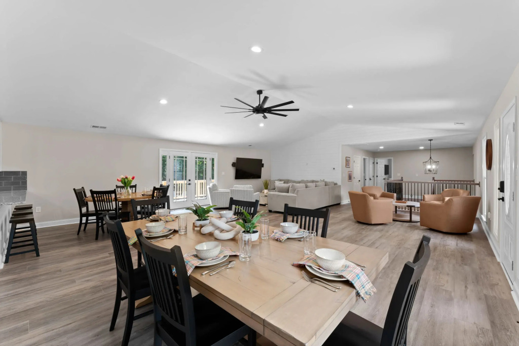 Lakefront Retreat With Private Dock, Pool, Game Room Sleeps 18