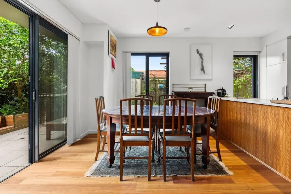 Spacious 2-bed Retreat With BBQ & Courtyard