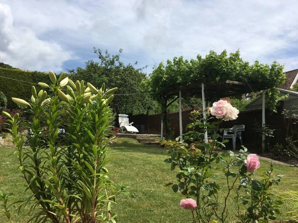 10 Bedroom Home In Glastonbury Beautiful Garden