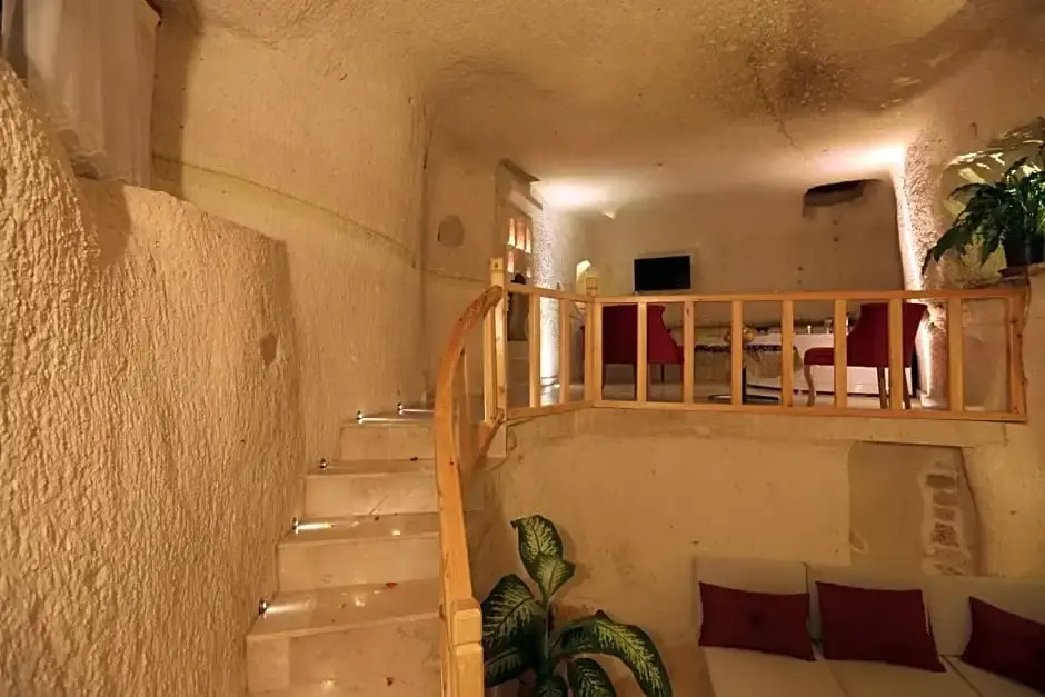 Abu Hayat Cave Suites