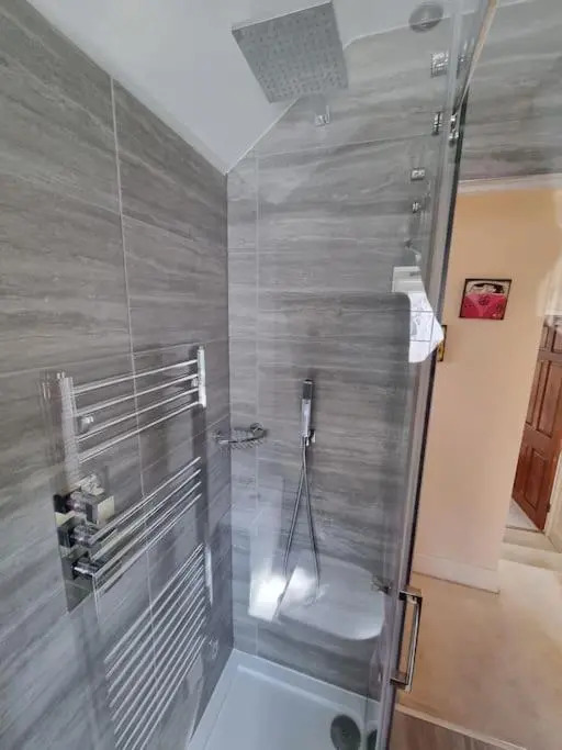 Bournemouth secluded cottage 10mins walk to beach