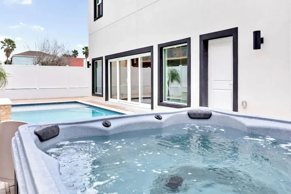 1 Block to Beach: South Padre Island Paradise!