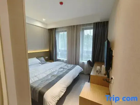 Zijinghua Holiday Hotel (Xinchang Ancient Town)