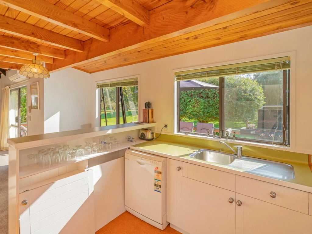 Sea Breeze Sanctuary - Pauanui Holiday Home