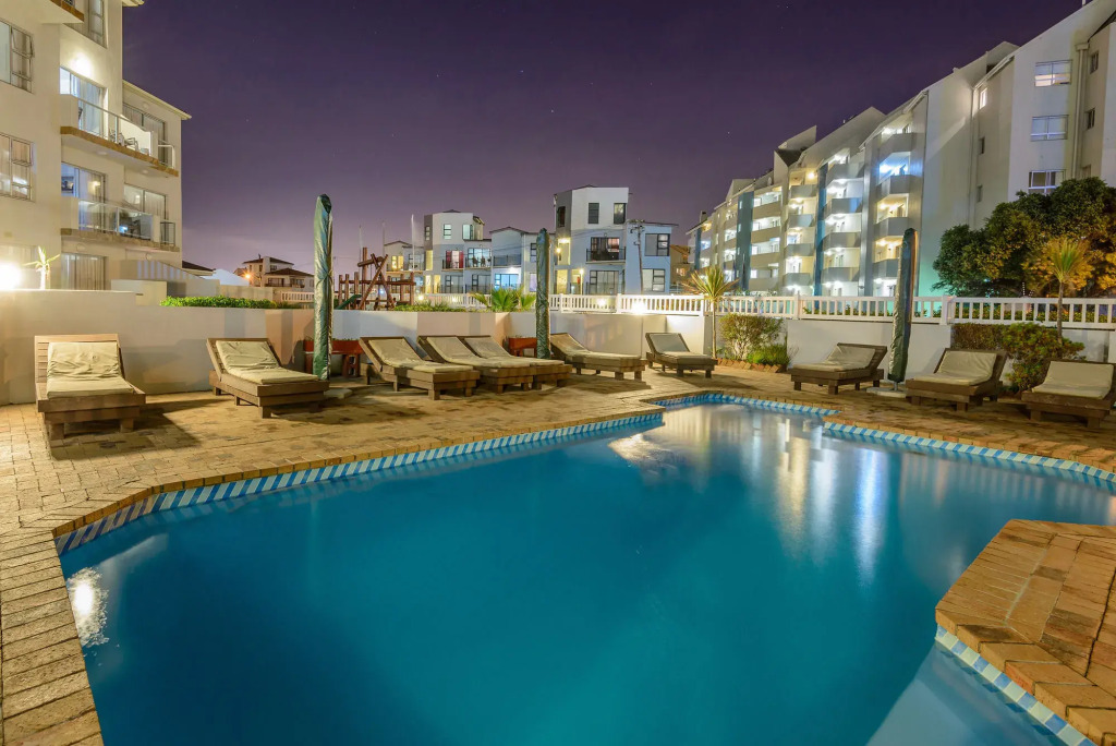 Table View Villas