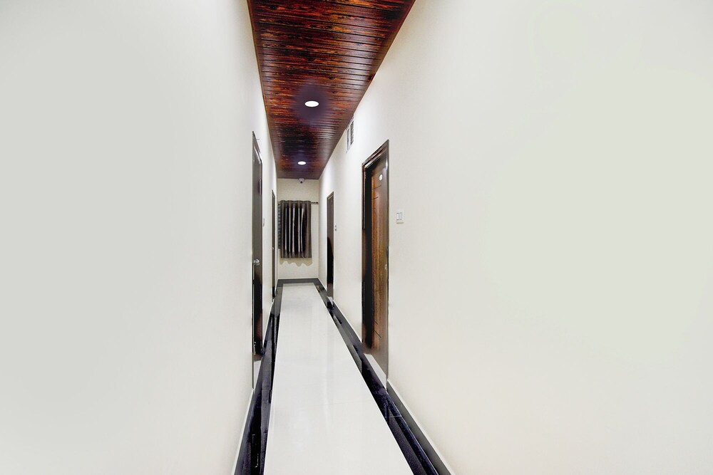 FabHotel Golden City Inn