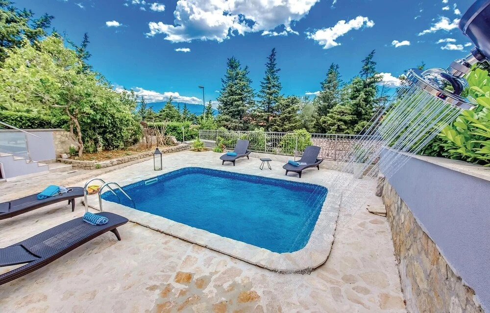 Amazing Home in Novi Vinodolski With Wifi and 6 Bedrooms