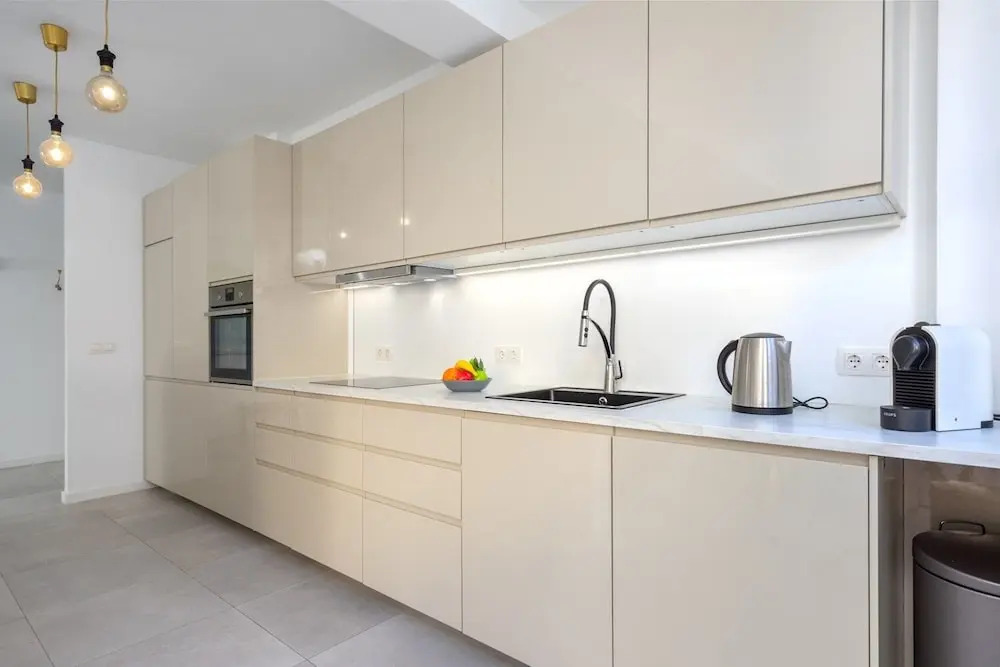 Stunning 3BR Terrace Apartment Best location Ref 124