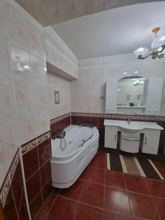 LIFE HOUSE Almaty 3-х комнатная квартира на Ауэзова
