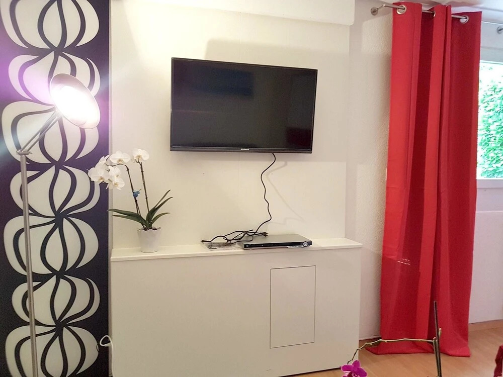 Studio in Bevaix, With Pool Access, Enclosed Garden and Wifi