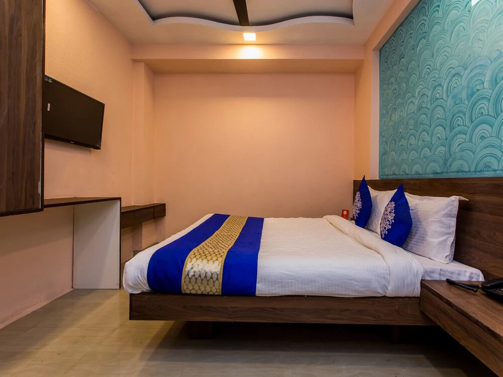 OYO 11657 Hotel SVL Inn