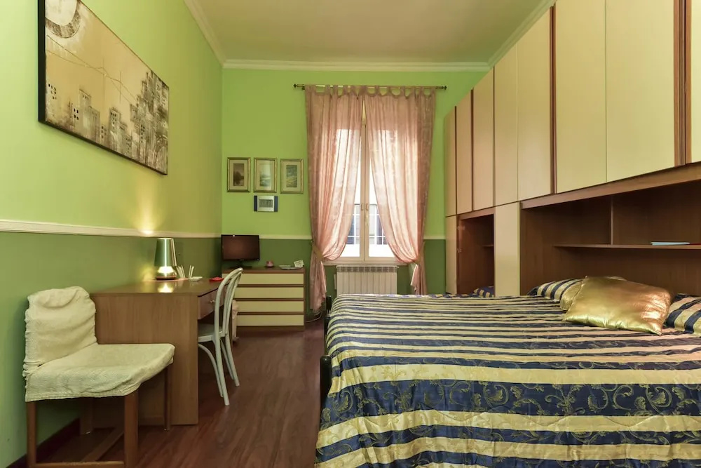 Nicole Rooms
