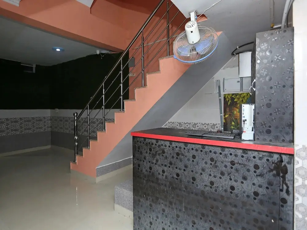 Oyo 22221 Yadav Hotel