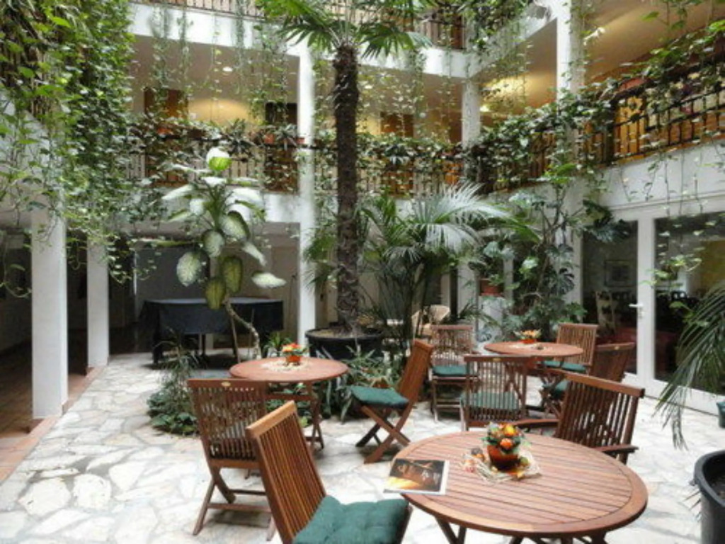 Solitaire Hotel