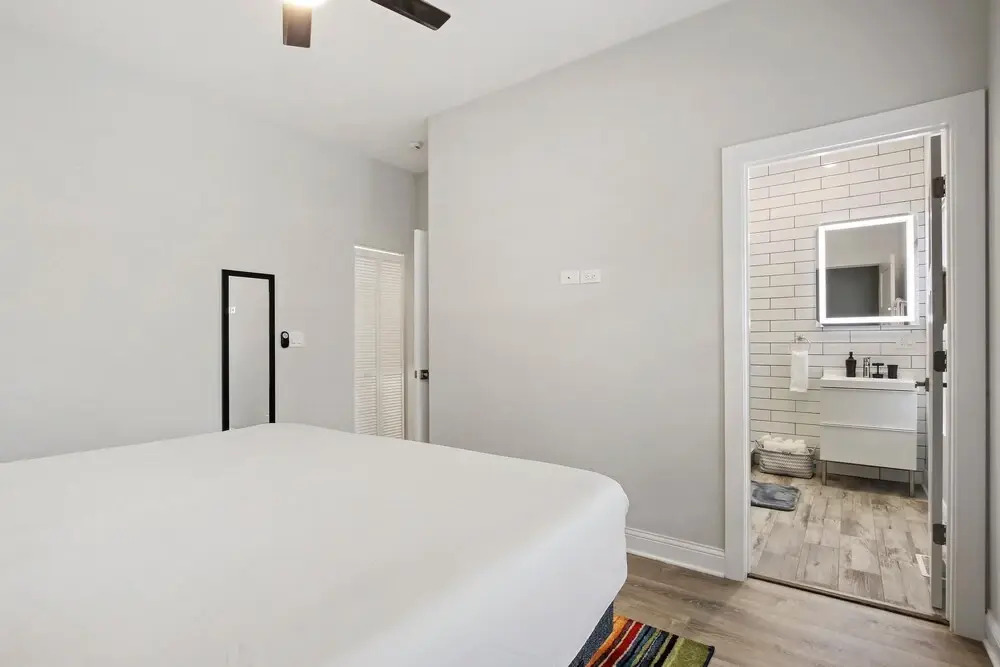 Prime 3BR Apt - Lawndale rep