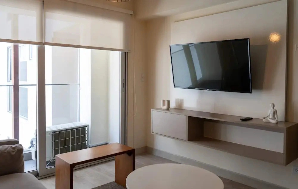 w Design-forward 2BR w Balcony in Miraflores