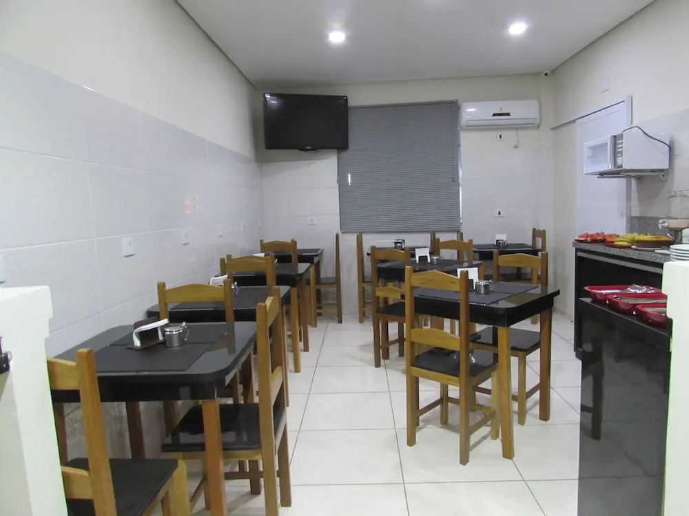 Hotel Minho - Ótima Escolha Próximo à 25 de Março, Brás, Bom Retiro, Metrô e Hospital da Mulher - Café da Manhã Incluso - Estacionamento em Frente