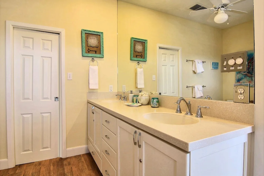 Ocean Oasis 5 Bedrooms 4 Bathrooms Home