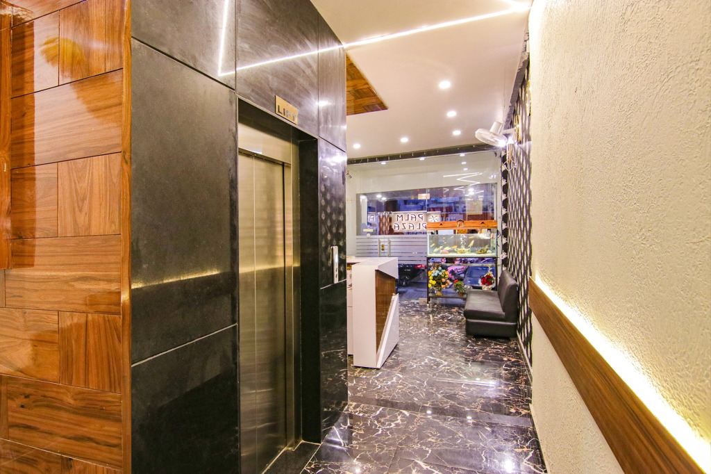 Fabhotel Palm Plaza