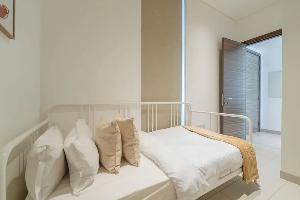 Marco Polo - Stunning 2BR with Burj View, Spacious Gym & Pool
